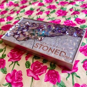 Urban Decay Stoned Vibes Eyeshadow Palette - Purple and Silver